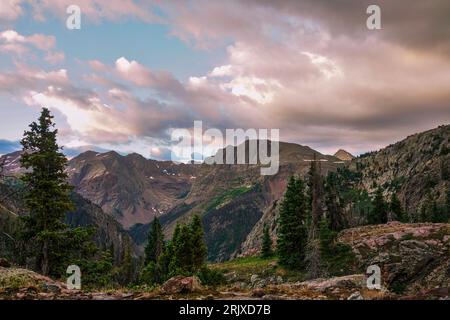 Vue au cœur de la nature sauvage de Weminuche, San Juan Mountains, près de Silverton, Colorado, USA. Banque D'Images