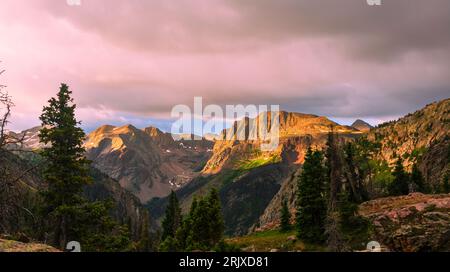 Vue au cœur de la nature sauvage de Weminuche, San Juan Mountains, près de Silverton, Colorado, USA. Banque D'Images