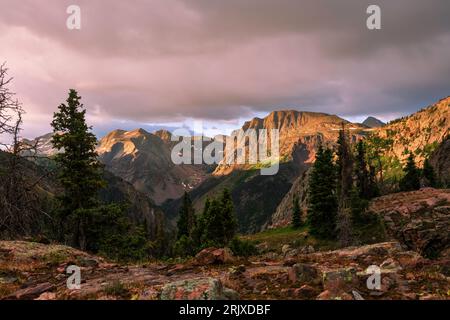 Vue au cœur de la nature sauvage de Weminuche, San Juan Mountains, près de Silverton, Colorado, USA. Banque D'Images