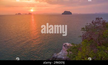 Superbe Buffalo Nose cape au coucher du soleil. incroyable de voir le cap avoir un grand trou à l'intérieur. la pierre ont coloré. sur le dessus de la cape ont une petite place pour Banque D'Images