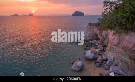 Superbe Buffalo Nose cape au coucher du soleil. incroyable de voir le cap avoir un grand trou à l'intérieur. la pierre ont coloré. sur le dessus de la cape ont une petite place pour Banque D'Images