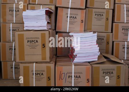 San Francisco Ozomatlan, Guerrero, Mexique. 24 août 2023. Boîtes pleines des nouveaux livres produits par SEP prêts à être distribués. (Image de crédit : © Luis E Salgado/ZUMA Press Wire) USAGE ÉDITORIAL SEULEMENT! Non destiné à UN USAGE commercial ! Banque D'Images
