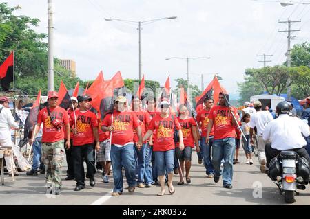 Bildnummer : 52623611 Datum : 19.07.2008 Copyright : imago/Xinhua Unterstützer der Sandinista Front de libération nationale (FSLN) während der Feierlichkeiten zum 29. Jahrestag der Sandinista Revolution in Managua - Nicaragua - PUBLICATIONxNOTxINxCHN , Personen ; 2008, premiumd, Managua, Politik, , Nicaragua , Menschenmenge, Fahne; , quer, Kbdig, Gruppenbild, , , Südamerika Bildnummer 52623611 Date 19 07 2008 Copyright Imago XINHUA soutient le Front sandiniste de libération nationale FSLN pendant les célébrations du 29 anniversaire de la Révolution sandiniste à Managua Nicaragua PUBLICATIONxNOTxINx Banque D'Images