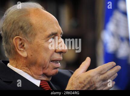 Bildnummer : 52630160 Datum : 24.07.2008 Copyright : imago/Xinhua Präsident Shimon Peres (Israel) während eines interviews in Jerusalem - PUBLICATIONxNOTxINxCHN, Personen ; 2008, Jerusalem, Politik; , quer, Kbdig, Porträt, Randbild, personnes Bildnummer 52630160 Date 24 07 2008 Copyright Imago XINHUA Président Shimon Peres Israël lors d'interviews à Jérusalem PUBLICATIONxNOTxINxCHN personnes 2008 Jérusalem politique horizontale Kbdig Portrait Edge image célébrités Banque D'Images