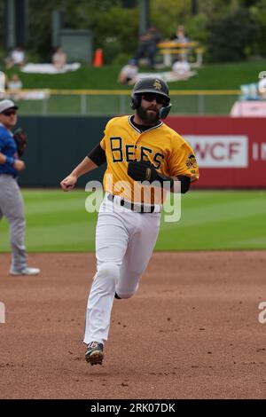 20 2023 août : le deuxième joueur de base de Salt Lake Michael Stefanic (6) se classe troisième lors du match avec Oklahoma City Dodgers et Salt Lake Bees qui a eu lieu à Smiths Field à Salt Lake UT. David Seelig/Cal Sport Medi Banque D'Images