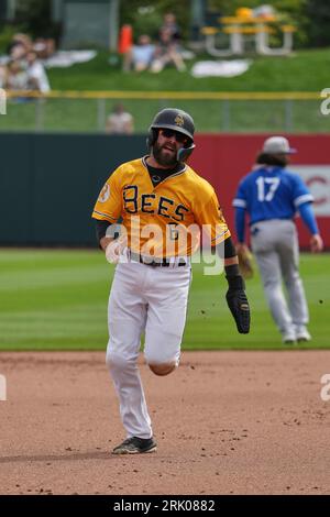 20 2023 août : le deuxième joueur de base de Salt Lake Michael Stefanic (6) se classe troisième lors du match avec Oklahoma City Dodgers et Salt Lake Bees qui a eu lieu à Smiths Field à Salt Lake UT. David Seelig/Cal Sport Medi Banque D'Images