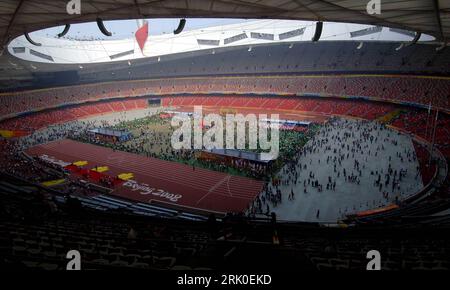 Bildnummer : 52720600 Datum : 02.10.2008 Copyright : imago/Xinhua Besucher im Nationalstadion (Vogelnest) in Pékin - PUBLICATIONxNOTxINxCHN, Landschaft , Gebäude, innen, Innenansicht; 2008, Pékin, Chine, Olympiastadion, Stadion, Tourist ; , quer, Kbdig, totale, , , , , Asien Bildnummer 52720600 Date 02 10 2008 Copyright Imago XINHUA visiteurs au National Stadium Birdu0026#39;s nid à Beijing PUBLICATIONxNOTxINxCHN Landscape Building intérieur vue intérieure 2008 Beijing China Olympic Stadium Stadium Tourist horizontal Kbdig long shot Asia Banque D'Images