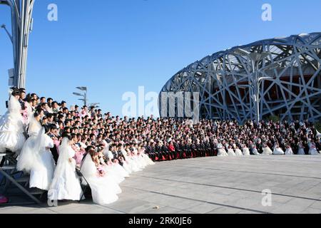 Bildnummer : 52750516 Datum : 26.10.2008 Copyright : imago/Xinhua Massenhochzeit am Olympiastadion in Pékin - PUBLICATIONxNOTxINxCHN, Personen , Highlight , premiumd ; 2008, Pékin, Chine, Hochzeit, Vogelnest, Stadion; , quer, Kbdig, totale, , , Asien Bildnummer 52750516 Date 26 10 2008 Copyright Imago XINHUA Mass mariage au Stade Olympique de Beijing PUBLICATIONxNOTxINxCHN personnes Highlight premiumd 2008 Beijing China Wedding Birdu0026#39;s Nest Stadium horizontal Kbdig long shot Asia Banque D'Images