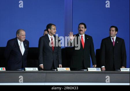 Bildnummer : 52754353 Datum : 29.10.2008 Copyright : imago/Xinhua Premierminister Jose Luis Rodriguez Zapatero (2.v.l., Espagne), Präsident Manuel Zelaya (2.v.r., Honduras), Präsident Martin Torrijos (re., Panama) und Enrique Iglesias (Uruguay, Iberoamerikanischer Generalsekretär) anlässlich des - 18. Iberoamerika-Gipfels - in San Salvador - PUBLICATIONxNOTxINxCHN, Personen , premiumd ; 2008, San Salvador, El, Salvador, Treffen, Gipfel, Politik, Lateinamerika ; , quer, Kbdig, Gruppenbild, Randbild, People Bildnummer 52754353 Date 29 10 2008 Copyright Imago XINHUA Premier ministre Jose Luis Rodri Banque D'Images