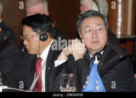 Bildnummer : 52764981 Date de référence : 08.11.2008 Copyright : imago/Xinhua Zhou Xiaochuan (re., China/Präsident Volksbank) und Li Yong (China/Stellvertretender Finanzminister) während der G20-Zentralbank- und Finanzministerkonferenz in Sao Paulo PUBLICATIONxNOTxINxCHN, Personen , Premiumd ; 2008, Sao Paulo, Sao Paulo, Sao Paulo, Premiumd Politik, Wirtschaft, G 20 ; , quer, Kbdig, Gruppenbild, close, Randbild, People Bildnummer 52764981 Date 08 11 2008 Copyright Imago XINHUA Zhou Xiao Chuan Right China Président Peopleu0026#39;s Bank and Left Yong China Vice-ministre des Finances pendant la Banque centrale du G20 et à Sao Paulo PUBLICATIO Banque D'Images