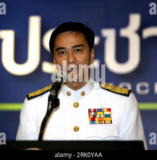 Bildnummer : 52816729 Datum : 17.12.2008 Copyright : imago/Xinhua Abhisit Vejjajiva (Thaïlande/Vorsitzender Demokratische Partei) nach seiner Ernennung zum 27. Premierminister Thailands in Bangkok - PUBLICATIONxNOTxINxCHN, Personen ; 2008, Bangkok, Pressetermin, Politik, Pressekonferenz ; , hoch, Kbdig, Porträt, Randbild, People Bildnummer 52816729 Date 17 12 2008 Copyright Imago XINHUA Abhisit Vejjajiva Thai Country Président Parti démocratique après sa nomination à 27 Premier ministre Thai Mainland in Bangkok PUBLICATIONxNOTxINxCHN People 2008 Bangkok Press call Politics Conference vertic Banque D'Images