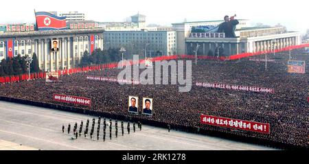 Bildnummer : 52836892 Datum : 05.01.2009 Copyright : imago/Xinhua Einheimische versammeln sich auf dem Kim-il-Sung-Platz in Pjöngjang - PUBLICATIONxNOTxINxCHN , Personen , Landschaft ; 2009, Pyongyang, Corée, Nordkorea, Menschenmassen ; , quer, Kbdig, totale, , Asien Bildnummer 52836892 Date 05 01 2009 Copyright Imago XINHUA les habitants de la ville se réunissent sur la place Kim il Recovery à Pyongyang PUBLICATIONxNOTxINxCHN People Paysage 2009 Pyongyang Corée du Nord Corée foules horizontales Kbdig long shot Asie Banque D'Images