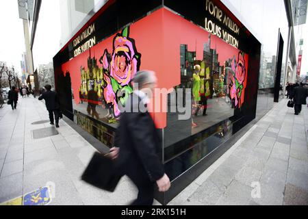 Bildnummer : 52855284 Datum : 20.01.2009 Copyright : imago/Xinhua Louis Vuitton filiale im Ginza Shopping Viertel in Tokio PUBLICATIONxNOTxINxCHN , Personen , außen, Gebäude, Außenansicht; 2009, Tokio, Japan ; , quer, Kbdig, Einzelbild, Schriftzug, s, , , Asien Bildnummer 52855284 Date 20 01 2009 Copyright Imago XINHUA Louis Vuitton Branch in Ginza Shopping Quarter in Tokyo PUBLICATIONxNOTxINxCHN personnes Bâtiment extérieur vue extérieure 2009 Tokyo Japon horizontal Kbdig emblème unique S Asie Banque D'Images