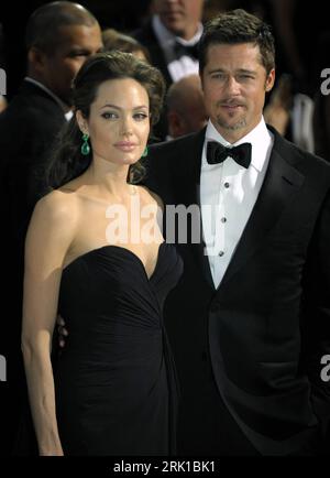 Bildnummer: 52904642  Datum: 23.02.2009  Copyright: imago/Xinhua Schauspielerin Angelina Jolie und Schauspieler Brad Pitt anlässlich der - 81. Annual Academy Awards - in Hollywood - PUBLICATIONxNOTxINxCHN , Personen; 2009, Los Angeles, Pressetermin, Oscar, Oscars, Oscarverleihung, Film, Familie, Ehemann, Ehefrau, Mann, Frau; , hoch, Kbdig, Gruppenbild, Randbild, People    Bildnummer 52904642 Date 23 02 2009 Copyright Imago XINHUA Actress Angelina Jolie and Actor Brad Pitt during the 81 Annual Academy Awards in Hollywood PUBLICATIONxNOTxINxCHN People 2009 Los Angeles Press call Oscar Oscars Osc Banque D'Images