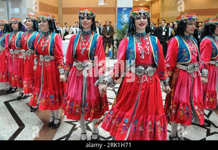 Bildnummer: 52936515  Datum: 18.03.2009  Copyright: imago/Xinhua Frauen in traditionellen Kostümen tanzen Folklore auf dem 5. Weltwasserforum in Istanbul  PUBLICATIONxNOTxINxCHN, Personen; 2009, Istanbul  , Türkei ,  premiumd  ,; , quer, Kbdig, Gruppenbild, Randbild,  , Europa    Bildnummer 52936515 Date 18 03 2009 Copyright Imago XINHUA Women in traditional Costumes Dancing Folklore on the 5 World Water Forum in Istanbul PUBLICATIONxNOTxINxCHN People 2009 Istanbul Turkey premiumd horizontal Kbdig Group photo Edge image Europe Stock Photo