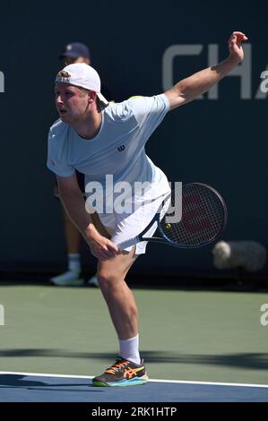 New York, États-Unis. 23 août 2023. Le joueur de tennis belge Gauthier Onclin joue contre l'Argentin Marco Trungelliti lors de la 1e ronde de qualification masculine de l'US Open de tennis 2023, qui s'est tenue au Flushing Meadow Corona Park dans le Queens, New York, NY, le 23 août 2023. (Photo Anthony Behar/Sipa USA) crédit : SIPA USA/Alamy Live News Banque D'Images