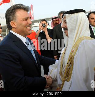 Bildnummer : 52973091 Datum : 15.04.2009 Copyright : imago/Xinhua König Hamad Bin ISA al-Khalifa von Bahrain und Präsident Abdullah Gul (Türkei) während eines gemeinsamen Treffens in Manama - PUBLICATIONxNOTxINxCHN, Personen ; 2009, Manama, Pressetermin, Politik, Adel, Königshaus, premiumd, serrer la main, Shakehands, Gül ; , quer, Kbdig, Gruppenbild, close, Randbild, People Bildnummer 52973091 Date 15 04 2009 Copyright Imago XINHUA Roi Hamad am ISA Al Khalifa de Bahreïn et Président Abdullah GUL Turquie lors d'une réunion commune à Manama PUBLICATIONxNOTxINxCHN People 2009 Manama Press Call Pol Banque D'Images