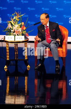 Bildnummer: 52975711  Datum: 17.04.2009  Copyright: imago/Xinhua Fidel Valdez Ramos (Vorsitzender Board of Directors BFA) während einer Pressekonferenz zur Boao Forum for Asia (BFA) Annual Conference 2009 in Boao - PUBLICATIONxNOTxINxCHN, Personen; 2009, Boao, Wirtschaft, Pressekonferenz, Pressetermin; , hoch, Kbdig, Einzelbild, Randbild, People    Bildnummer 52975711 Date 17 04 2009 Copyright Imago XINHUA Fidel Valdez Ramos Chairman Board of Directors BfA during a Press conference to Boao Forum for Asia BfA Annual Conference 2009 in Boao PUBLICATIONxNOTxINxCHN People 2009 Boao Economy Press c Banque D'Images