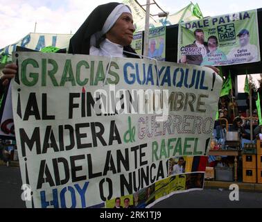 Bildnummer : 52984668 Datum : 23.04.2009 Copyright : imago/Xinhua Anhänger von Präsident Rafael Correa (Ecuador/Präsidentschaftskandidat) während einer Wahlkampfveranstaltung in Quito - PUBLICATIONxNOTxINxCHN, Personen , Objekte ; 2009, Quito, Équateur, Wahlen, Wahlkampf, transparent, Nonne; , quer, Kbdig, Einzelbild, , Politik, Südamerika Bildnummer 52984668 Date 23 04 2009 Copyright Imago XINHUA remorques du président Rafael Correa Équateur candidat à la présidence lors d'une campagne électorale à Quito PUBLICATIONxNOTxINxCHN personnes objets 2009 Quito Équateur choisir la campagne électorale Trans Banque D'Images