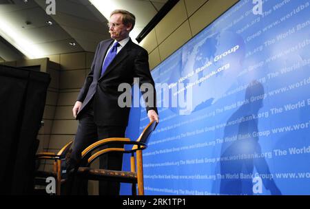 Bildnummer : 52984902 référence : 23.04.2009 Copyright : imago/Xinhua Robert Zoellick (Präsident Weltbank) während einer Pressekonferenz in Washington PUBLICATIONxNOTxINxCHN , Personen ; 2009, Washington, Politik, Pressetermin , mettez en surbrillance , premiumd , räumt den Stuhl ; , quer, Kbdig, Einzelbild, Randbild, People Bildnummer 52984902 Date 23 04 2009 Copyright Imago XINHUA Robert Zoellick Président de la Banque mondiale lors d'une conférence de presse à Washington PUBLICATIONxNOTxINxCHN People 2009 Washington politique coup de pouce Premiumd admet la présidence horizontale Kbdig Single Edge image Celebritie Banque D'Images