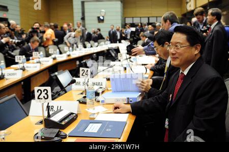 Bildnummer: 52989412  Datum: 26.04.2009  Copyright: imago/Xinhua Li Yong (re. China/Stellvertretender Finanzminister) während der halbjährlichen Sitzung des Joint Development Committees der World Bank und des International Monetary Funds in Washington  - PUBLICATIONxNOTxINxCHN  , Personen , premiumd; 2009, Washington, Fund, Committee, IMF, WB, Weltbank, Politik; , quer, Kbdig, Totale, Randbild, People    Bildnummer 52989412 Date 26 04 2009 Copyright Imago XINHUA left Yong right China Deputy Finance Minister during the half-yearly Meeting the Joint Development Committees the World Bank and the Stock Photo