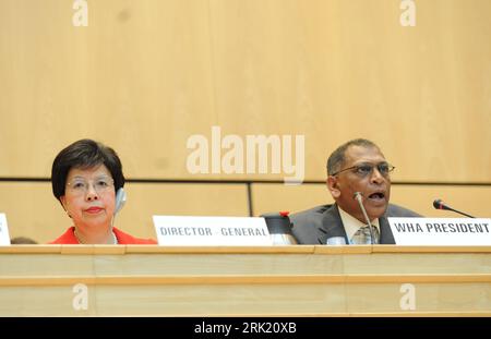 Bildnummer : 53019332 Datum : 18.05.2009 Copyright : imago/Xinhua Margaret Chan (Generaldirektorin Weltgesundheitsorganisation) und Gesundheitsminister Leslie Ramsammy (Guyana) während der 62. Weltgesundheitsversammlung in Genf - PUBLICATIONxNOTxINxCHN, Personen , premiumd ; 2009, Genf, Politik, OMS, Organisation mondiale de la Santé ; , quer, Kbdig, Gruppenbild, Randbild, People, WHA, Assembly Bildnummer 53019332 Date 18 05 2009 Copyright Imago XINHUA Margaret Chan Directrice générale Organisation mondiale de la Santé et ministres de la Santé Leslie Guyana durant les 62 à Genève PUBLICATIONxNOTxINxCHN People pre Banque D'Images