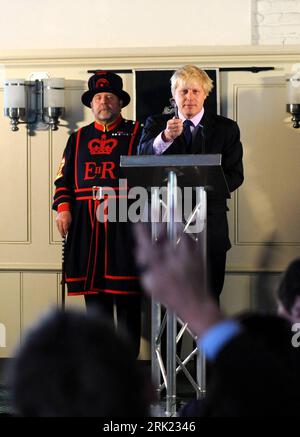 Bildnummer: 53045009  Datum: 03.06.2009  Copyright: imago/Xinhua Boris Johnson (Großbritannien/Bürgermeister London) anlässlich einer Pressekonferenz zum London Festival - London - PUBLICATIONxNOTxINxCHN, Personen, premiumd; 2009, London, Politik, Pressekonferenz, Pressetermin; , hoch, Kbdig, Gruppenbild, Randbild, People    Bildnummer 53045009 Date 03 06 2009 Copyright Imago XINHUA Boris Johnson UK Mayor London during a Press conference to London Festival London PUBLICATIONxNOTxINxCHN People premiumd 2009 London politics Press conference Press call vertical Kbdig Group photo Edge image Celebr Stock Photo