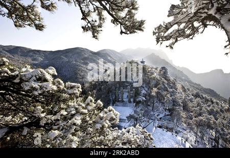 Bildnummer : 53154856 Datum : 14.03.2009 Copyright : imago/Xinhua photo prise le 14 mars 2009 montre la belle scène de neige du parc géologique de Lushan Mountain dans la province de Jiangxi de l'est de la Chine. Reisen kbdig Berg Geologischer Park Gebirge, hiver, Jahreszeit quer Highlight Bildnummer 53154856 Date 14 03 2009 Copyright Imago XINHUA photo prise LE 14 2009 mars montre la belle scène de neige du parc géologique de la montagne Lushan dans l'est de la Chine S Jiangxi province Voyage Parc géologique de montagne Kbdig montagnes saison d'hiver Highlight horizontal Banque D'Images