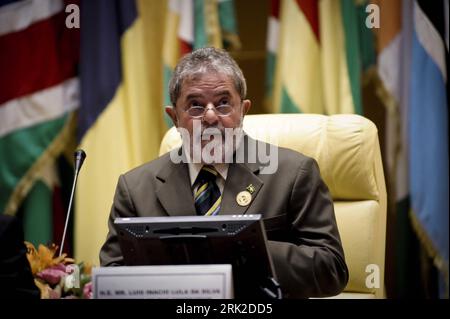 Bildnummer : 53172640 Date de référence : 01.07.2009 Copyright : imago/Xinhua Präsident Luiz Inacio Lula da Silva (Brasilien) während des 13. Gipfeltreffens der Afrikanischen Union in Syrte, - PUBLICATIONxNOTxINxCHN, Personen , premiumd ; 2009, Syrte, Politik, Gipfeltreffen, au, Afrikanische; , quer, Kbdig, Einzelbild, fermer, Randbild, people o0 Gipfel o00 Porträt Bildnummer 53172640 Date 01 07 2009 Copyright Imago XINHUA Président Luiz Inacio Lula Silva Brazil au Sommet 13 l'Union africaine à Syrte PUBLICATIONxNOTxINxCHN people premiumd 2009 Syrte Politics Summit au African horizontal Kb Banque D'Images