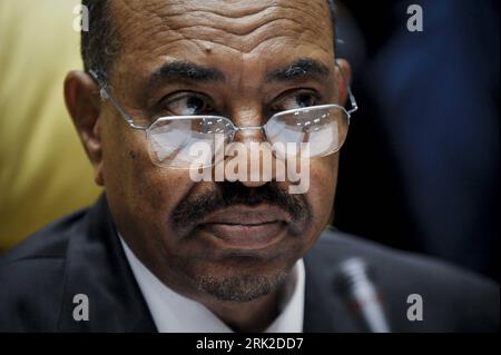 Bildnummer: 53172623  Datum: 01.07.2009  Copyright: imago/Xinhua Präsident Omar Hassan al-Bashir (Sudan) während des 13. Gipfeltreffens der Afrikanischen Union in Sirte,  - PUBLICATIONxNOTxINxCHN, Personen , premiumd , pessimistisch; 2009, Sirte, Politik, Gipfeltreffen, AU, Afrikanische, Schriftzug,; , quer, Kbdig, Porträt, close, Randbild, People o0 Gipfel    Bildnummer 53172623 Date 01 07 2009 Copyright Imago XINHUA President Omar Hassan Al Bashir Sudan during the 13 Summit the African Union in Sirte PUBLICATIONxNOTxINxCHN People premiumd pessimistic 2009 Sirte politics Summit Au African emb Stock Photo