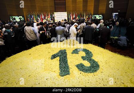 Bildnummer : 53172631 Datum : 01.07.2009 Copyright : imago/Xinhua Pressekonferenz während des 13. Gipfeltreffens der Afrikanischen Union in Syrte, Libyen - PUBLICATIONxNOTxINxCHN, Objekte , Personen , premiumd; 2009, Syrte, Libyen, Politik, Gipfeltreffen, au, Afrikanische, Schriftzug, Blumen, Medien,; , quer, Kbdig, totale, , Gesellschaft, Afrika o0 Gipfel Bildnummer 53172631 Date 01 07 2009 Copyright Imago XINHUA Conférence de presse lors du Sommet 13 l'Union africaine à Syrte Libya PUBLICATIONxNOTxINxCHN objets personnes premiumd 2009 Syrte Libya Politics Summit au African Emblem Flowers Me Banque D'Images