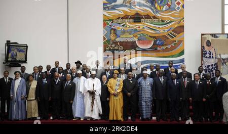 Bildnummer: 53172679  Datum: 01.07.2009  Copyright: imago/Xinhua Delegierte während des 13. Gipfeltreffens der Afrikanischen Union in Sirte,  - PUBLICATIONxNOTxINxCHN, Personen; 2009, Sirte, Politik, Gipfeltreffen, AU, Afrikanische, Pressetermin; , quer, Kbdig, Totale, Randbild, People    Bildnummer 53172679 Date 01 07 2009 Copyright Imago XINHUA Delegates during the 13 Summit the African Union in Sirte PUBLICATIONxNOTxINxCHN People 2009 Sirte politics Summit Au African Press call horizontal Kbdig long shot Edge image Celebrities Stock Photo