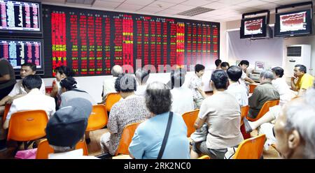 Bildnummer : 53226586 Datum : 27.07.2009 Copyright : imago/Xinhua BEIJING , 27 juillet 2009 (Xinhua) -- les actionnaires siègent dans une bourse de Pékin, Chine, le 27 juillet 2009. L'indice Shanghai composite de référence a clôturé à 3 435,21 points, en hausse de 62,61 points, ou 1,86 %, pour atteindre un nouveau sommet depuis la clôture de l'indice à 3 369,92 le 4 juin 2008. L'indice Shenzhen Component a terminé à 13 743,4 points, en hausse de 211,68 points, ou 1,56 pour cent. (Xinhua/Gao Xueyu) (yc) (3)CHINA-STOCK (CN) PUBLICATIONxNOTxINxCHN Wirtschaft Börsenkurs Börse Anleger Kleinanleger kbdig xsk 2009 quer Bildnummer 53226586 D Banque D'Images