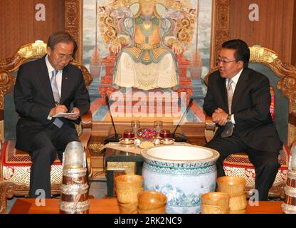 Bildnummer: 53226571  Datum: 27.07.2009  Copyright: imago/Xinhua ULAN BATOR, July 27, 2009 (Xinhua) -- Mongolian President Tsakhia Elbegdorj (R) meets with visiting UN Secretary-General Ban Ki-moon in Ulan Bator, Mongolia, July 27, 2009. Ban arrived here Sunday for a three-day visit to Mongolia.        (Xinhua/A Sigang)  (hdt) (2)MONGOLIA-UN-BAN-VISIT  PUBLICATIONxNOTxINxCHN  People Politik kbdig xsk  2009 quer Generalsekretär UNO    Bildnummer 53226571 Date 27 07 2009 Copyright Imago XINHUA Ulan Bator July 27 2009 XINHUA Mongolian President Tsakhia Elbegdorj r Meets With Visiting UN Secretary Stock Photo