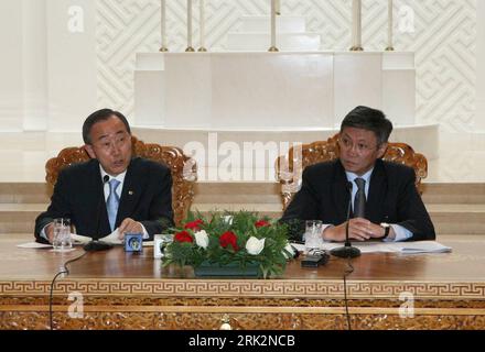 Bildnummer: 53226570  Datum: 27.07.2009  Copyright: imago/Xinhua ULAN BATOR, July 27, 2009 (Xinhua) -- Mongolian Prime Minister Sanjaa Bayar (R) and visiting UN Secretary-General Ban Ki-moon meets the reporters after their talks in Ulan Bator, Mongolia, July 27, 2009. Ban arrived here Sunday for a three-day visit to Mongolia.        (Xinhua/A Sigang)  (hdt) (1)MONGOLIA-UN-BAN-VISIT  PUBLICATIONxNOTxINxCHN  People Politik kbdig xsk  2009 quer Premierminister Generalsekretär UNO    Bildnummer 53226570 Date 27 07 2009 Copyright Imago XINHUA Ulan Bator July 27 2009 XINHUA Mongolian Prime Ministers Stock Photo