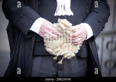 Photo du dossier datée du 23/01/00 d'un avocat portant sa perruque devant le tribunal du shérif d'Édimbourg. Le Scottish Sentencing Council a publié sa première directive couvrant l ' infraction consistant à causer la mort en conduisant, la conduite agressive, comme le tailgating, venant s ' ajouter à la fourchette de peines la plus élevée. Date de publication : jeudi 24 août 2023. Banque D'Images