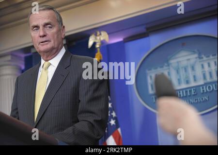 Bildnummer : 53247635 Datum : 06.08.2009 Copyright : imago/Xinhua (090807) -- WASHINGTON, 7 août 2009 (Xinhua) -- James Jones, conseiller à la sécurité nationale des États-Unis, prend la parole lors d'un point de presse dans la salle d'information James Brady à la Maison Blanche à Washington, le 6 août 2009. James Jones espère que le voyage de l'ancien président américain Bill Clinton en République démocratique de Corée pour obtenir la libération de deux journalistes américains conduira à d'autres bonnes choses entre les deux pays.(Xinhua/Zhang Yan) (1)US-WASHINGTON-JAMES JONES-RPDC PUBLICATIONxNOTxINxCHN People Politik USA Premiumd Banque D'Images