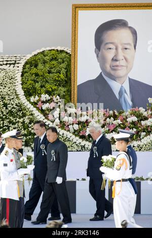 Bildnummer : 53281905 Datum : 23.08.2009 Copyright : imago/Xinhua (090823) -- SÉOUL, 23 août 2009 (Xinhua) -- l'envoyé spécial chinois Tang Jiaxuan (3e L) assiste aux funérailles d'État de feu l'ancien président sud-coréen Kim DAE-jung, à Séoul, Corée du Sud, le 23 août 2009. (Xinhua/lui Siu Wai) (hdt) (23)CORÉE DU SUD-SÉOUL-KIM DAE-JUNG-STATE FUNERAL PUBLICATIONxNOTxINxCHN People Politik Begräbnis Trauer Trauerfeier Staatsbegräbnis kbdig xng 2009 hoch Bildnummer 53281905 Date 23 08 2009 Copyright Imago XINHUA Séoul août 23 2009 XINHUA envoyé spécial chinois Tang Jiaxuan 3rd l ATT Banque D'Images