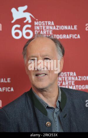 Bildnummer: 53320837  Datum: 05.09.2009  Copyright: imago/Xinhua (090905) -- VENICE, September 5, 2009 (Xinhua) -- German director Werner Herzog poses during the presentation of his film My Son My Son, What Have Ye Done as the first surprise film during the 66th Venice International Film Festival at Venice Lido, on September 5, 2009. (Xinhua/Wu Wei) (yy) (6)ITALY-VENICE INTERNATIONAL FILM FESTIVAL PUBLICATIONxNOTxINxCHN People Film Festival Filmfestspiele o00 Biennale o00 Venedig kbdig xmk 2009 hoch o0 Porträt    Bildnummer 53320837 Date 05 09 2009 Copyright Imago XINHUA  Venice September 5 20 Stock Photo