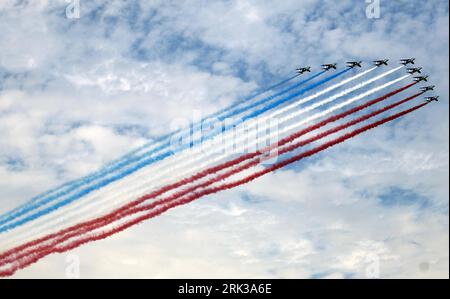 Bildnummer: 53385325  Datum: 19.09.2009  Copyright: imago/Xinhua SANTIAGO, A wing of acrobatic airplanes from France s Patrouille de France mark the colours of the Chilean flag in smoke during a military parade in Santiago, Chile, Sept. 19, 2009. The event was in honour of the 199th independence anniversary of Chile. (Xinhua/Danny Alveal Aravena) (zj) (1)CHILE-SANTIAGO-ANNIVERSARY-PARADE PUBLICATIONxNOTxINxCHN kbdig xmk 2009 quer Highlight premiumd o0 Militärparade, Militärflugzeuge, Nationalfarben, Unabhängigkeitstag    Bildnummer 53385325 Date 19 09 2009 Copyright Imago XINHUA Santiago a Win Stock Photo