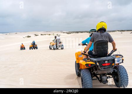 Quad à Lancelin Sand Dunes, Australie occidentale. Banque D'Images