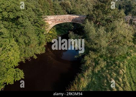 Pont Twizel construit en 1511 utilisé par les armées anglaise et écossaise avant la bataille de Flodden. Traverser la rivière jusqu'à ce qu'il soit fermé à la circulation en 1983 Banque D'Images