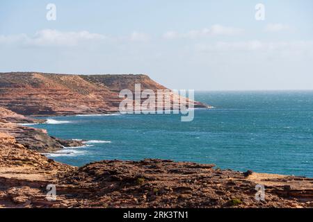 Rainbow Valley : vue sur les falaises accidentées sur la côte du parc national de Kalbarri Banque D'Images