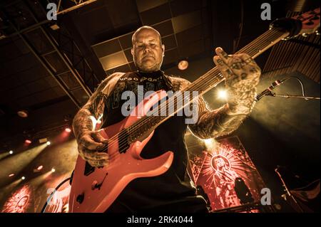 Copenhague, Danemark. 22e, août 2023. Le groupe américain de deathcore Fit for an Autopsy donne un concert live à Amager Bio à Copenhague. Ici le guitariste Pat Sheridan est vu en direct sur scène. (Crédit photo : Gonzales photo - Nikolaj Bransholm). Banque D'Images