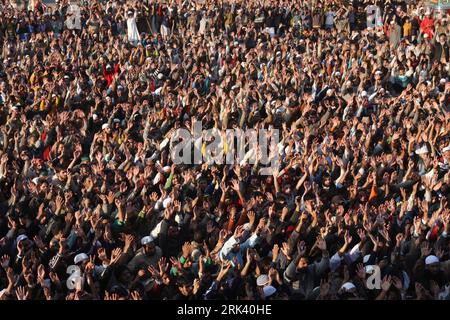 Bildnummer: 53565377  Datum: 30.10.2009  Copyright: imago/Xinhua (091031) -- SRINAGAR, Oct. 31, 2009 (Xinhua) -- Kashmiri Muslim protesters shout slogans during a protest rally in Baramulla, about 55 kilometers (34 miles) north of Srinagar, summer capital of Indian controlled Kashmir, Oct. 30, 2009. Thousands of Kashmiris protested against Indian rule in the disputed Kashmir on a call by a key political hardline leader and demanded demilitarization of the region on Friday. Key hardline leader Syed Ali Geelani led the protest march and rejected Indian Prime Minister Manmohan Singh s latest offe Stock Photo