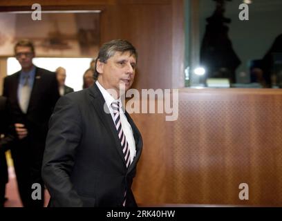 Bildnummer: 53565042  Datum: 30.10.2009  Copyright: imago/Xinhua (091030) -- BRUSSELS, Oct. 30, 2009 (Xinhua) -- Czech Prime Minister Jan Fischer walks into the venue during the second day of the European Union (EU) Summit in Brussels, capital of Belgium, Oct. 30, 2009. Leaders of 27 EU member states held a two-day summit since Thursday to discuss about climate change, financing, EU institutional and economic issues. (Xinhua/Thierry Monasse) (zhs) (13)BELGIUM-BRUSSELS-EU SUMMIT-DAY TWO PUBLICATIONxNOTxINxCHN People Politik EU Gipfel kbdig xsk 2009 quer     Bildnummer 53565042 Date 30 10 2009 C Stock Photo