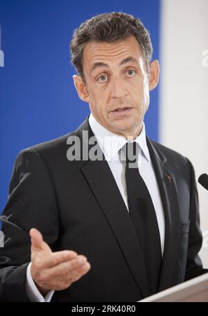 Bildnummer : 53565395 Datum : 30.10.2009 Copyright : imago/Xinhua (091030) -- BRUXELLES, 30 oct. 2009 (Xinhua) -- le président français Nicolas Sarkozy intervient lors d'une conférence de presse après la conclusion du sommet de l'Union européenne (UE) de deux jours à Bruxelles, capitale de la Belgique, le 30 oct. 2009.(Xinhua/Thierry Monasse) (gxr) (11)CONCLUSION DU SOMMET DE l'UE PUBLICATIONxNOTxINxCHN People Politik eu Gipfel Porträt kbdig xng 2009 hoch premiumd o00 Europäische, PK, Pressetermin Bildnummer 53565395 Date 30 10 2009 Copyright Imago XINHUA Bruxelles OCT 30 2009 XINHUA Président français Nicolas Sarkozy gestes d Banque D'Images