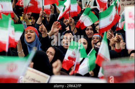 Bildnummer: 53578788  Datum: 04.11.2009  Copyright: imago/Xinhua (091104) -- TEHERAN, Nov. 4, 2009 (Xinhua) -- Protestors wave the flags during a rally marking the 30th anniversary of the takeover of the U.S. Embassy, outside the former U.S. embassy in downtown Teheran, capital of Iran, Nov. 4, 2009. Several rallies were held nationwide to mark the annivesay. The U.S. embassy was stormed by Iranian students on Nov. 4, 1979 and its personnel were held hostages for 444 days. The U.S. broke off diplomatic relations with Iran in 1980 and their ties have remained severed ever since. (Xinhua/Ahmad H Stock Photo