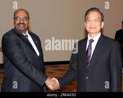 Bildnummer : 53584994 Datum : 07.11.2009 Copyright : imago/Xinhua (091108) -- SHARM EL-SHEIKH, 8 novembre 2009 (Xinhua) -- le premier ministre chinois Wen Jiabao (à droite) rencontre le président soudanais Omer al-Bashir à Sharm el-Sheikh, Égypte, le 7 novembre 2009. (Xinhua/Yao Dawei) (nxl) ÉGYPTE-CHINE-SOUDAN-WEN JIABAO-OMER AL-BASHIR-MEETING PUBLICATIONxNOTxINxCHN People Politik kbdig xmk 2009 quer o0 serrer la main Shakehands Bildnummer 53584994 Date 07 11 2009 Copyright Imago XINHUA Sharm El Sheikh nov 8 2009 le Premier ministre chinois XINHUA Wen Jiabao r rencontre le président soudanais Omer El Sheikh à Sharm El Sheikh en Egypte à Sharm El Sheikh à Sharm El Sheikh Banque D'Images