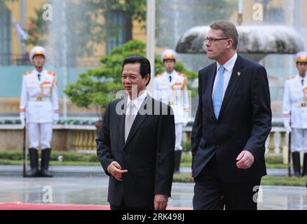 Bildnummer : 53601428 Datum : 16.11.2009 Copyright : imago/Xinhua (091116) -- HANOI, 16 novembre 2009 (Xinhua) -- visite en Finlande le Premier ministre Matti Vanhanen(R) s'entretient avec son homologue vietnamien Nguyen Tan Dung à Hanoi, capitale du Vietnam, le 16 novembre 2009. Vanhanen effectue une visite officielle de trois jours au Vietnam du 15 au 17 novembre. (Xinhua/Li Qing) (yy) (2)VIETNAM-FINLANDE-DIPLOMACY PUBLICATIONxNOTxINxCHN People Politik kbdig xsk 2009 quer Bildnummer 53601428 Date 16 11 2009 Copyright Imago XINHUA Hanoi Nov 16 2009 XINHUA en visite en Finlande les premiers ministres Matti Vanhanen s entretiens avec son Viêt-Nam Banque D'Images